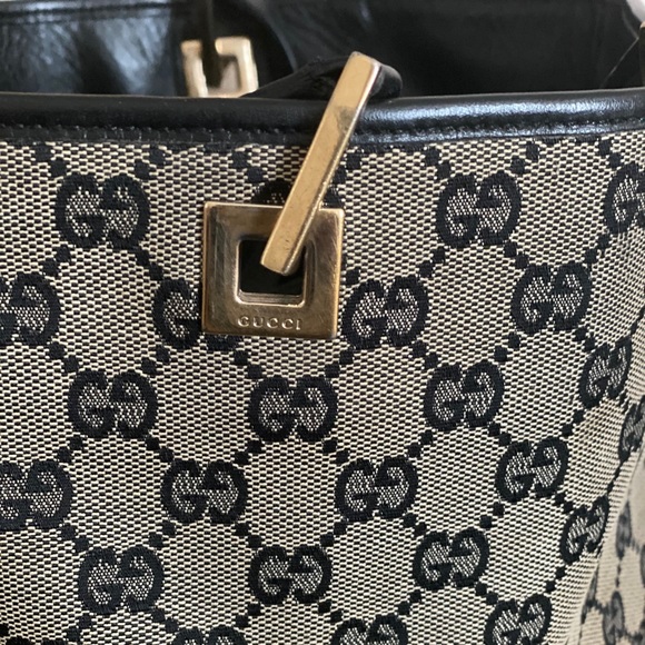 ❌❌SOLD❌❌ Authentic Gucci Tote bag - Picture 3 of 15